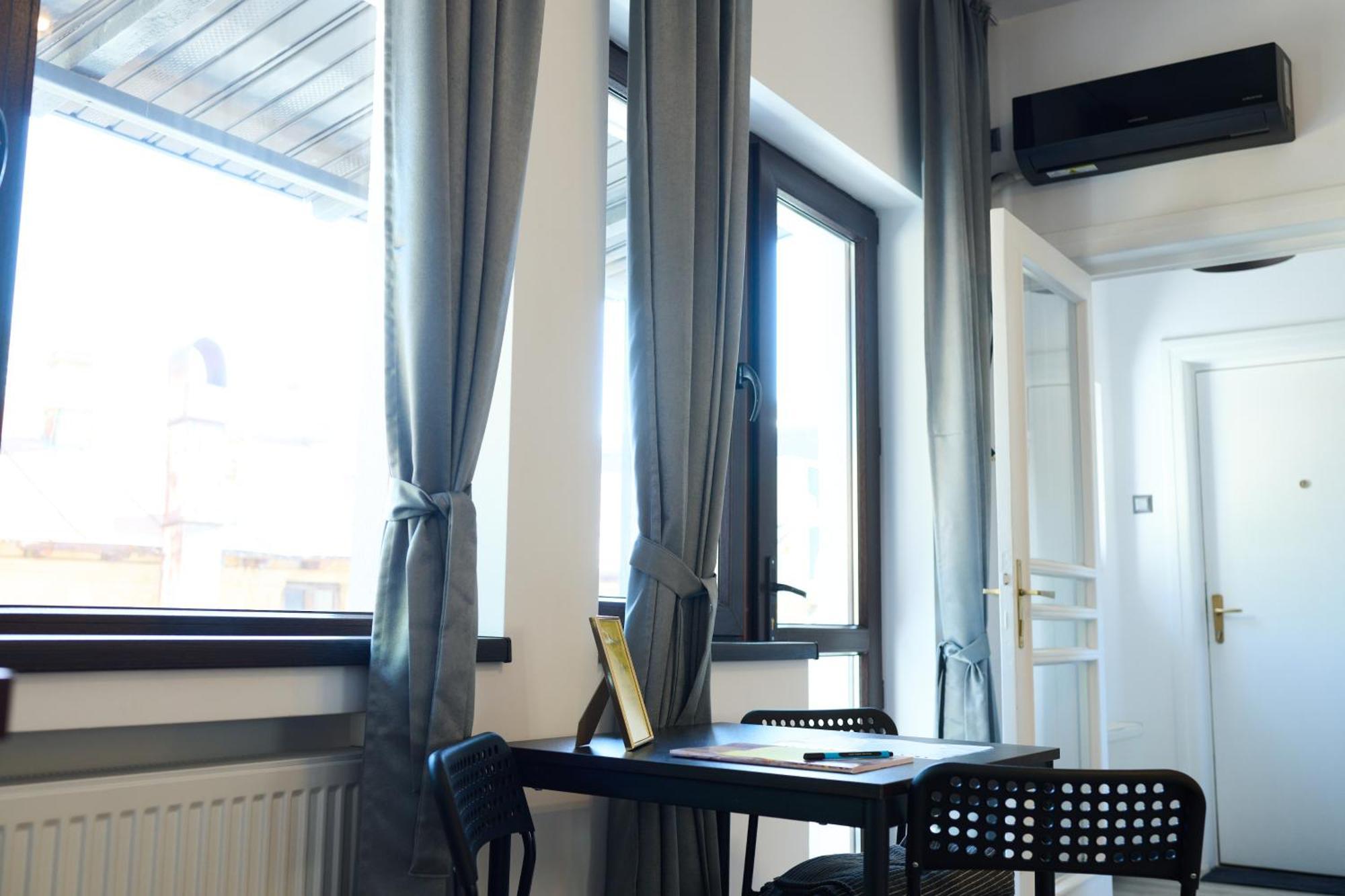 Old Town Retreat Apartment 7 Boekarest Buitenkant foto
